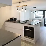 Rmg Roses Apartman *